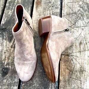Sam Edelman “Petty” Chelsea suede ankle boots sz 9